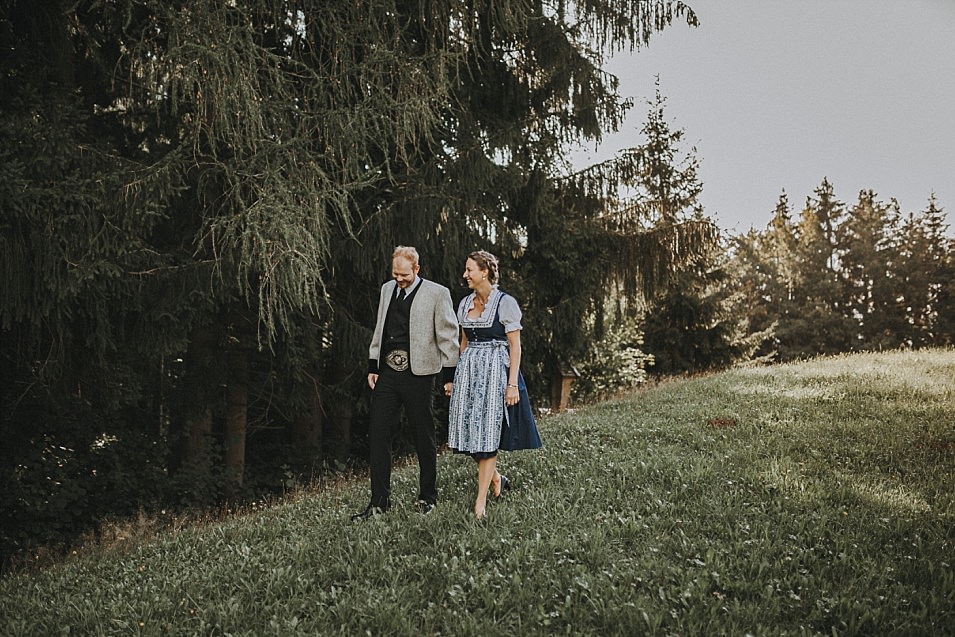 Traumlicht-Hochzeitsfotografen-Tirol-Paarshooting-Fügenberg-Zillertal-Hochfügen-Uderns-SichtBar-Wald-Alm-Berge-Natürlichkeit-Emotionen-Hochzeitsfotograf-Panorama-Schwaz-Inntal_0001