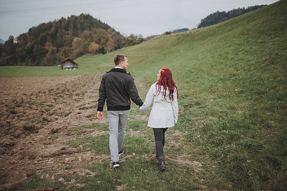 Traumlicht-Hochzeitsfotograf-Tirol-Paarshooting-Ampass-Innsbruck-Wald-Inn-Berge-Natürlichkeit-Emotionen-Hochzeitsfotografie-Panorama-Mils-Inntal-Unterland-Liebe-Romantik