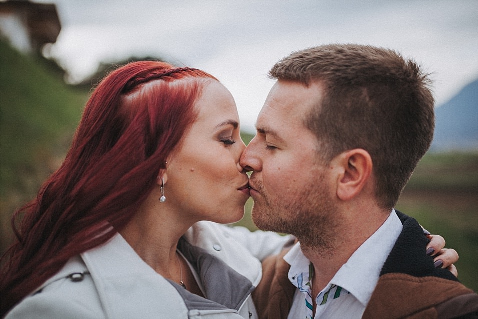 Traumlicht-Hochzeitsfotograf-Tirol-Paarshooting-Ampass-Innsbruck-Wald-Inn-Berge-Natürlichkeit-Emotionen-Hochzeitsfotografie-Panorama-Mils-Inntal-Unterland-Liebe-Romantik