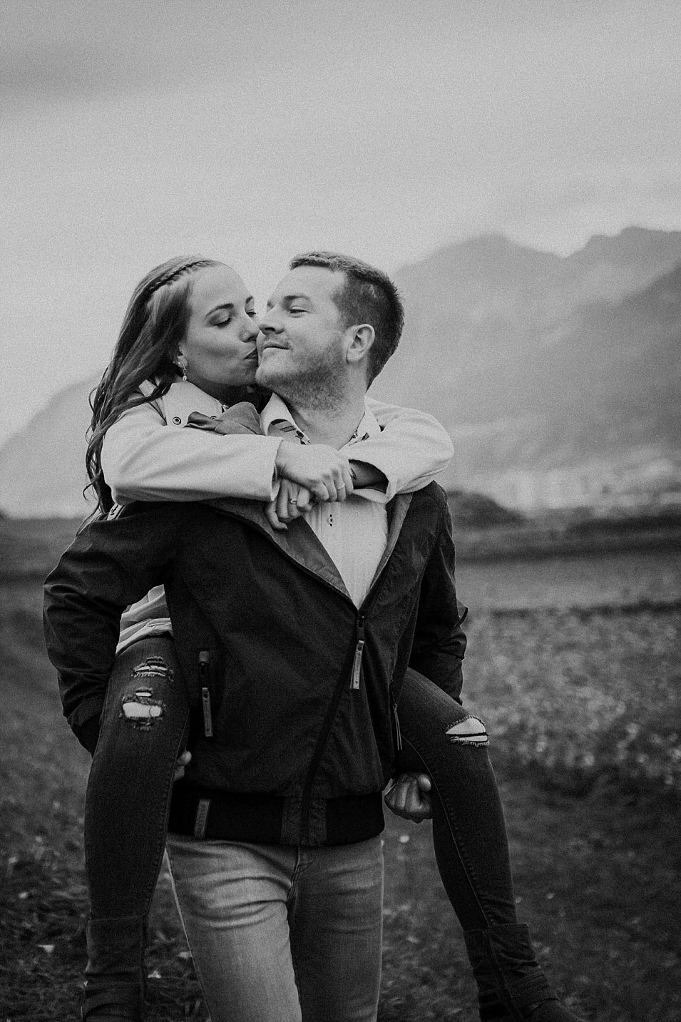 Traumlicht-Hochzeitsfotograf-Tirol-Paarshooting-Ampass-Innsbruck-Wald-Inn-Berge-Natürlichkeit-Emotionen-Hochzeitsfotografie-Panorama-Mils-Inntal-Unterland-Liebe-Romantik