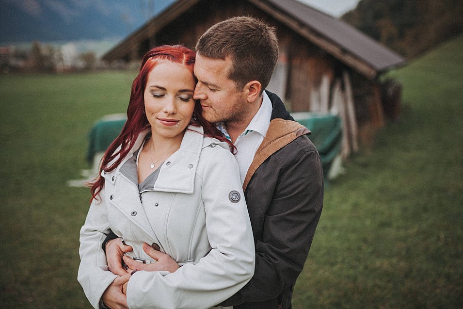 Traumlicht-Hochzeitsfotograf-Tirol-Paarshooting-Ampass-Innsbruck-Wald-Inn-Berge-Natürlichkeit-Emotionen-Hochzeitsfotografie-Panorama-Mils-Inntal-Unterland-Liebe-Romantik