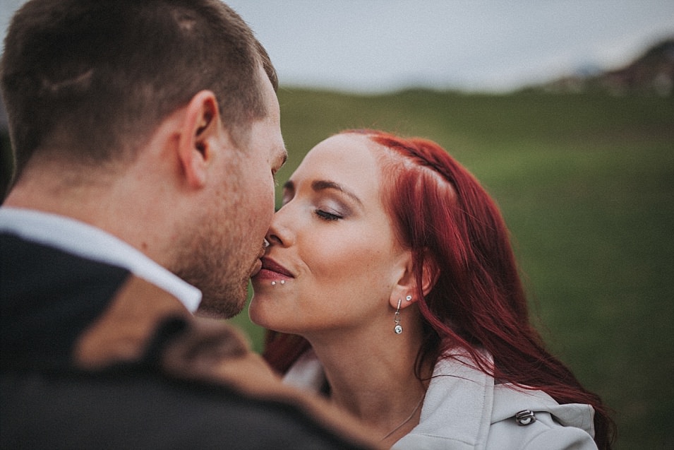 Traumlicht-Hochzeitsfotograf-Tirol-Paarshooting-Ampass-Innsbruck-Wald-Inn-Berge-Natürlichkeit-Emotionen-Hochzeitsfotografie-Panorama-Mils-Inntal-Unterland-Liebe-Romantik