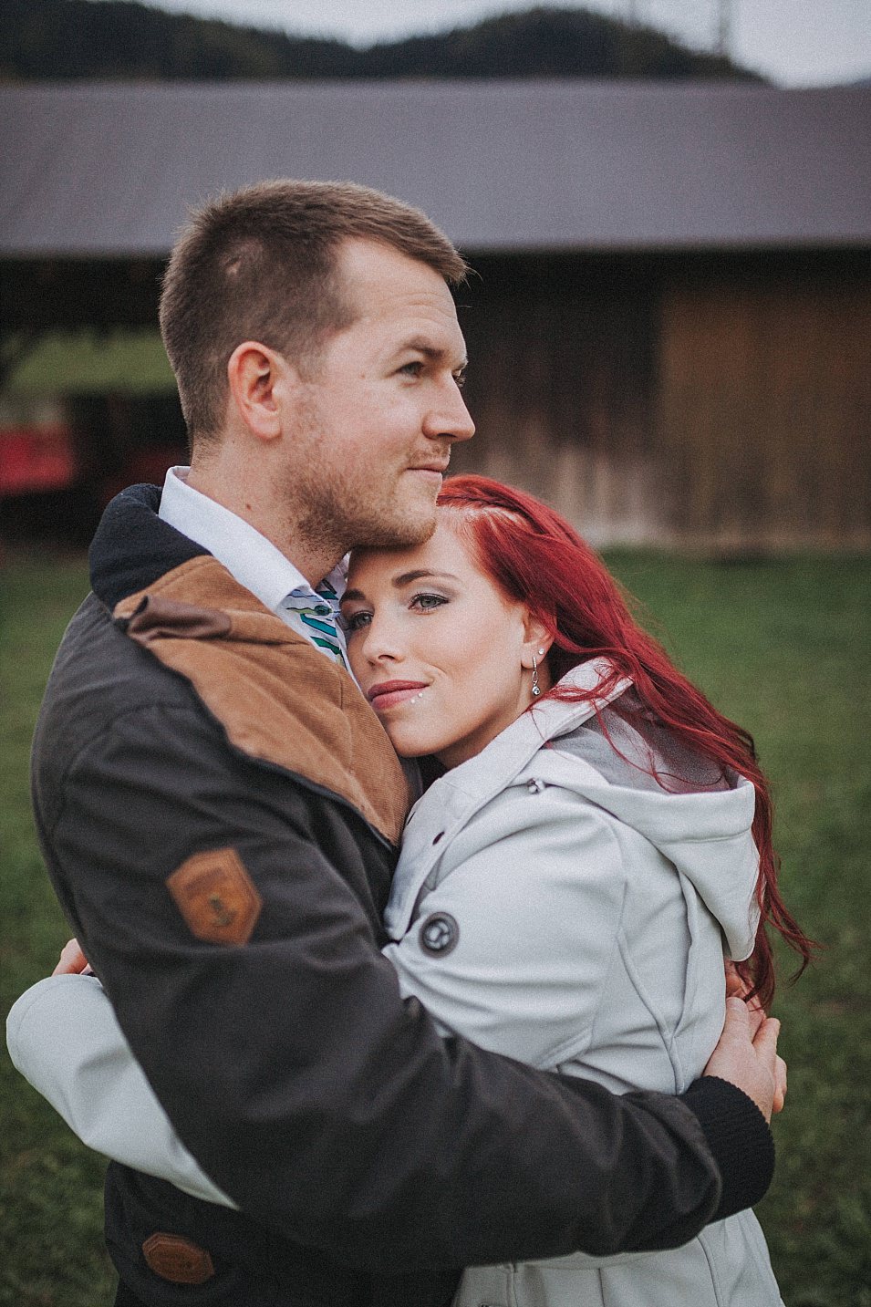 Traumlicht-Hochzeitsfotograf-Tirol-Paarshooting-Ampass-Innsbruck-Wald-Inn-Berge-Natürlichkeit-Emotionen-Hochzeitsfotografie-Panorama-Mils-Inntal-Unterland-Liebe-Romantik