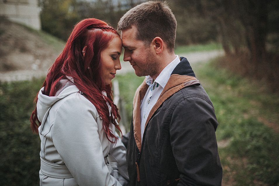 Traumlicht-Hochzeitsfotograf-Tirol-Paarshooting-Ampass-Innsbruck-Wald-Inn-Berge-Natürlichkeit-Emotionen-Hochzeitsfotografie-Panorama-Mils-Inntal-Unterland-Liebe-Romantik