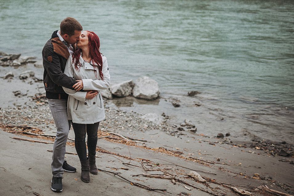 Traumlicht-Hochzeitsfotograf-Tirol-Paarshooting-Ampass-Innsbruck-Wald-Inn-Berge-Natürlichkeit-Emotionen-Hochzeitsfotografie-Panorama-Mils-Inntal-Unterland-Liebe-Romantik