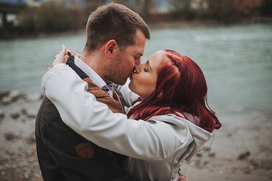 Traumlicht-Hochzeitsfotograf-Tirol-Paarshooting-Ampass-Innsbruck-Wald-Inn-Berge-Natürlichkeit-Emotionen-Hochzeitsfotografie-Panorama-Mils-Inntal-Unterland-Liebe-Romantik