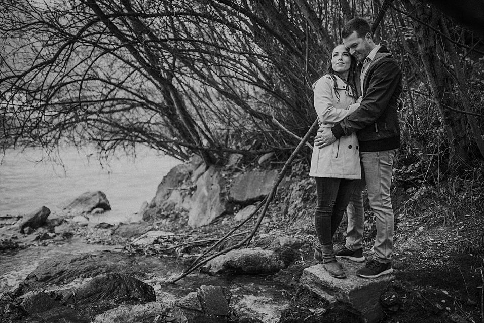 Traumlicht-Hochzeitsfotograf-Tirol-Paarshooting-Ampass-Innsbruck-Wald-Inn-Berge-Natürlichkeit-Emotionen-Hochzeitsfotografie-Panorama-Mils-Inntal-Unterland-Liebe-Romantik