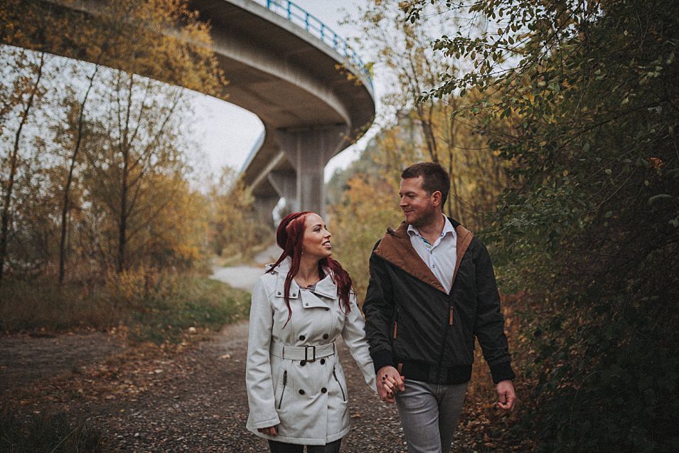 Traumlicht-Hochzeitsfotograf-Tirol-Paarshooting-Ampass-Innsbruck-Wald-Inn-Berge-Natürlichkeit-Emotionen-Hochzeitsfotografie-Panorama-Mils-Inntal-Unterland-Liebe-Romantik