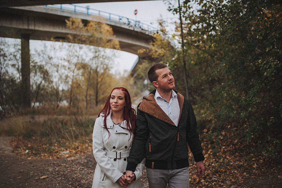 Traumlicht-Hochzeitsfotograf-Tirol-Paarshooting-Ampass-Innsbruck-Wald-Inn-Berge-Natürlichkeit-Emotionen-Hochzeitsfotografie-Panorama-Mils-Inntal-Unterland-Liebe-Romantik