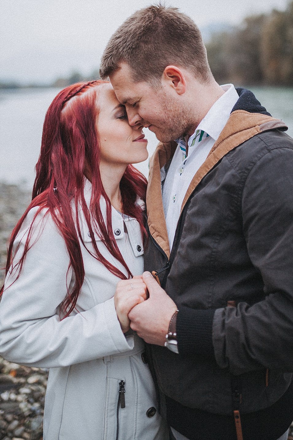 Traumlicht-Hochzeitsfotograf-Tirol-Paarshooting-Ampass-Innsbruck-Wald-Inn-Berge-Natürlichkeit-Emotionen-Hochzeitsfotografie-Panorama-Mils-Inntal-Unterland-Liebe-Romantik