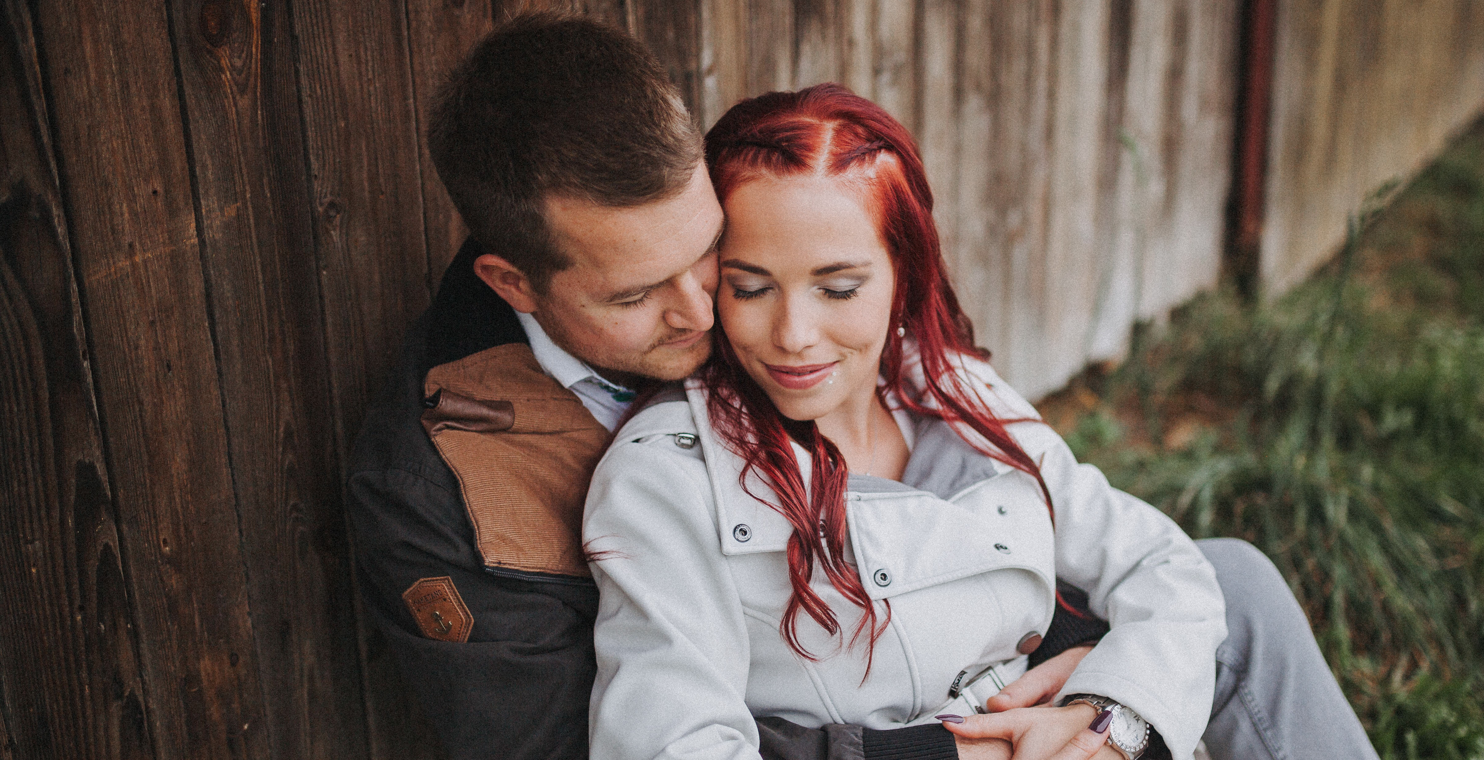 Traumlicht-Hochzeitsfotograf-Tirol-Paarshooting-Ampass-Innsbruck-Wald-Inn-Berge-Natürlichkeit-Emotionen-Hochzeitsfotografie-Panorama-Mils-Inntal-Unterland-Liebe-Romantik